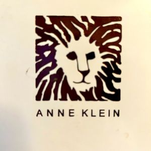 Anne Klein low heel